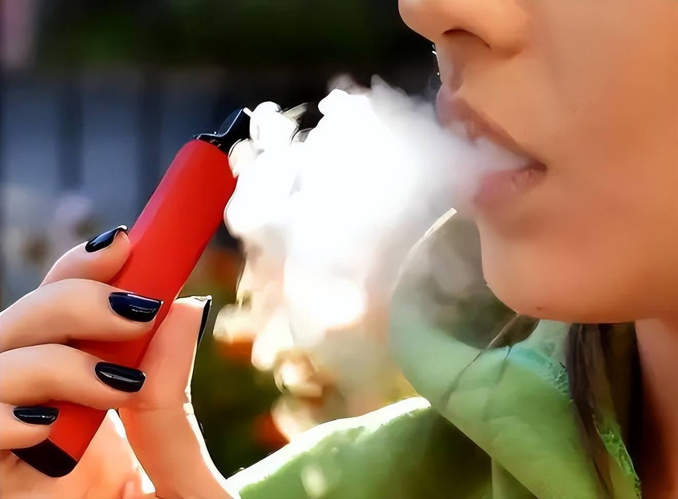 南京一派出所副所长诱骗未成年人吸毒再抓获，何以如此没有底线？